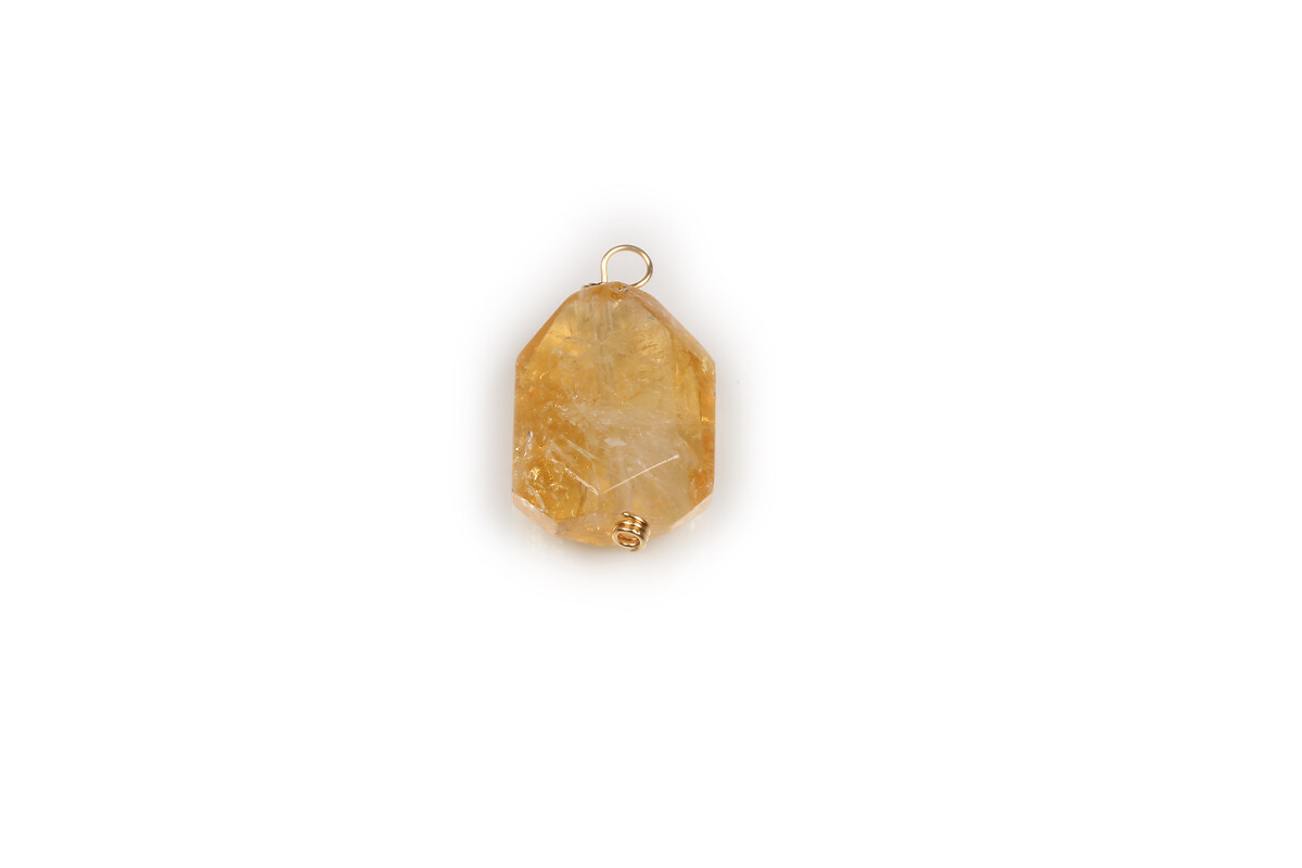 Pandantiv citrine nugget fatetat cu agatatoare aurie 26x15mm