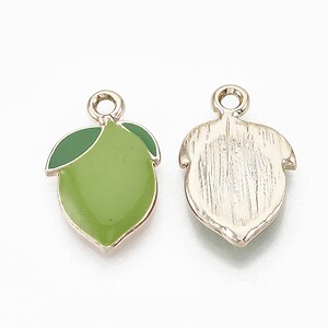 Charm auriu emailat lamaie verde 20,5x13,5x2,5mm