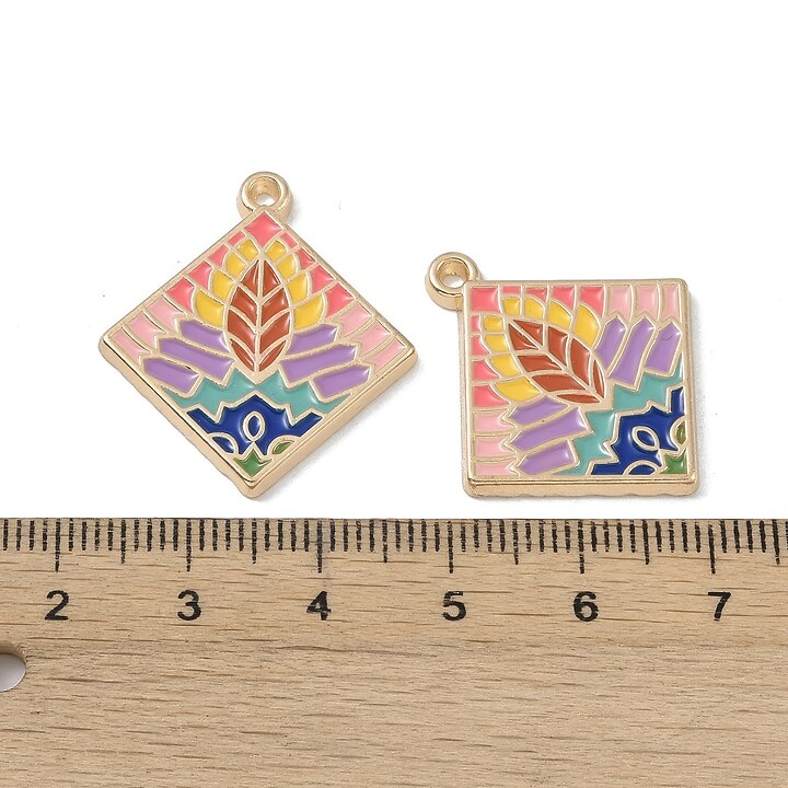 Charm auriu emailat romb cu model multicolor 28x25x2mm