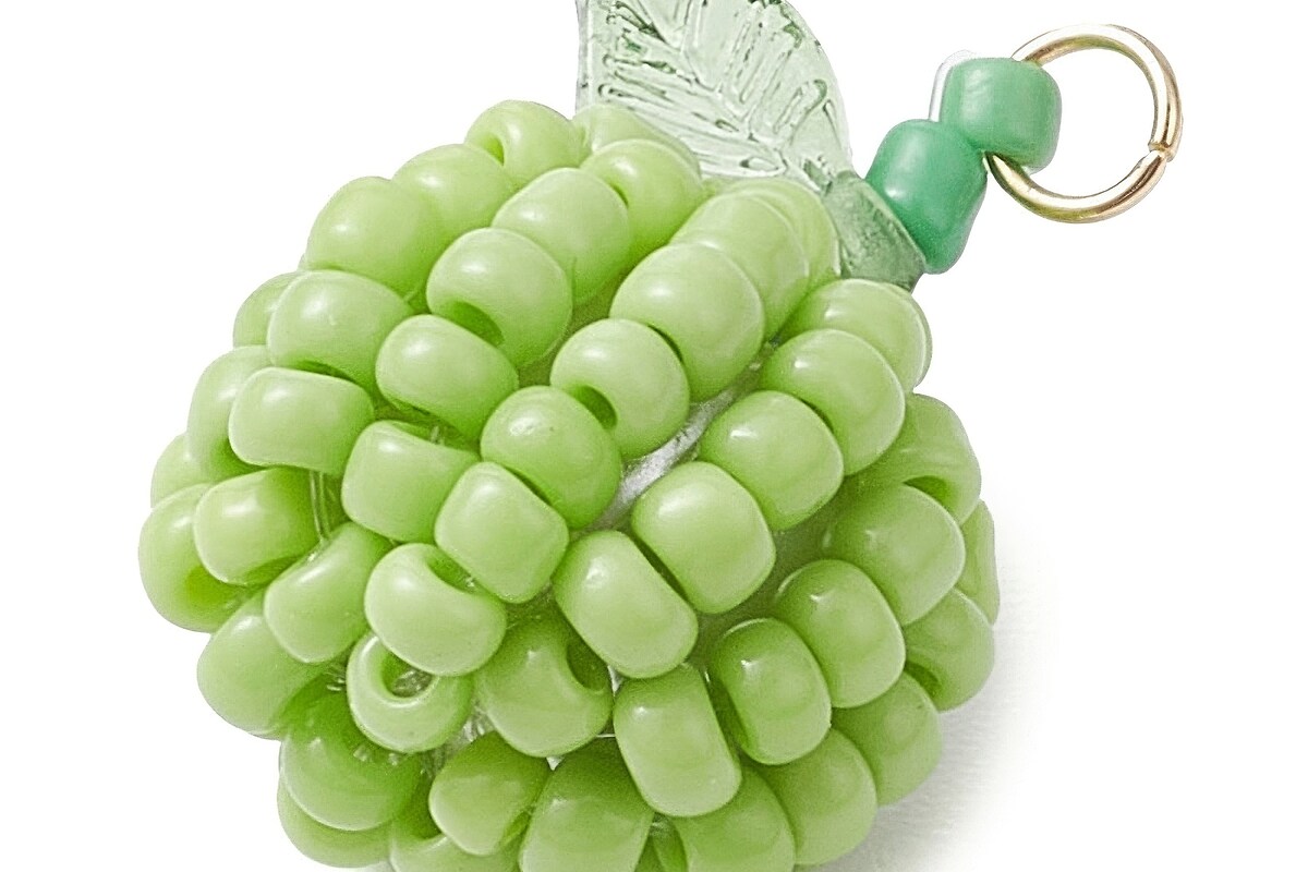 Pandantiv (charm) mar din margele de nisip si de sticla cu accesorii metalice aurii 21,5x15mm - verde