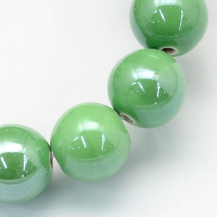 Margele de portelan lucios sfere 8mm cu orificiul mare (2mm) - verde