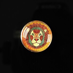 Cabochon sticla 20mm "Tribal zodiac" leu cod 175