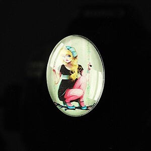 Cabochon sticla 25x18mm "Girl next door" cod 189