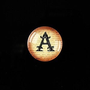 Cabochon sticla 18mm "Antique alphabet  - A" cod 353