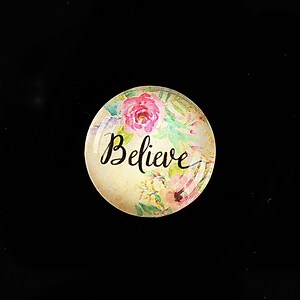 Cabochon sticla 20mm "Believe" cod 965