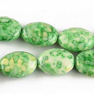 Flower jade oval 18x13mm - verde - galben