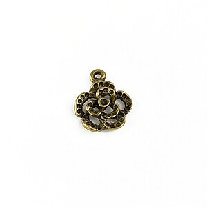 Charm bronz floare 17x14mm