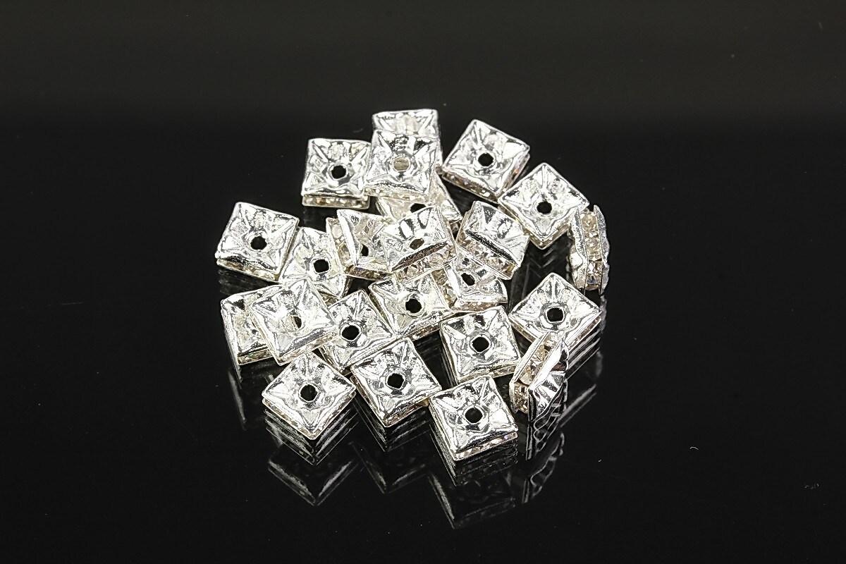 Distantiere argintii patrate cu rhinestones albe 5x5mm (2,5x5x5mm)