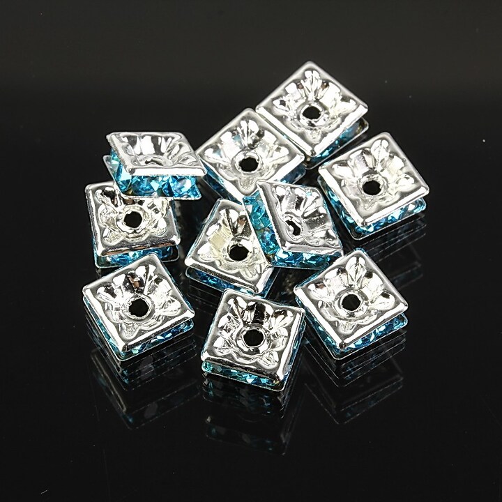 Distantiere argintii patrate cu rhinestones bleu 7x7mm (3x7x7mm)