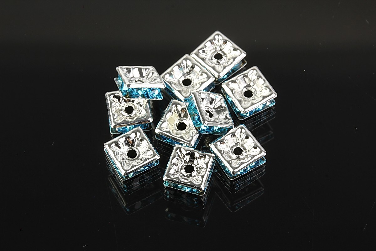 Distantiere argintii patrate cu rhinestones bleu 7x7mm (3x7x7mm)